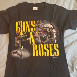 Gently used vintage guns and roses tshirt